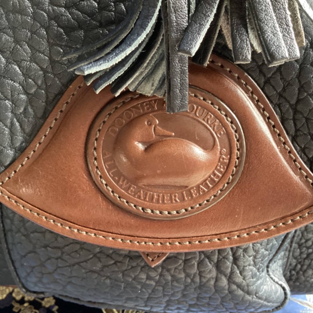 Authentic Vintage Dooney&Bourke Pebble Leather Sling Back Bucket Handbag - Picture 12 of 15